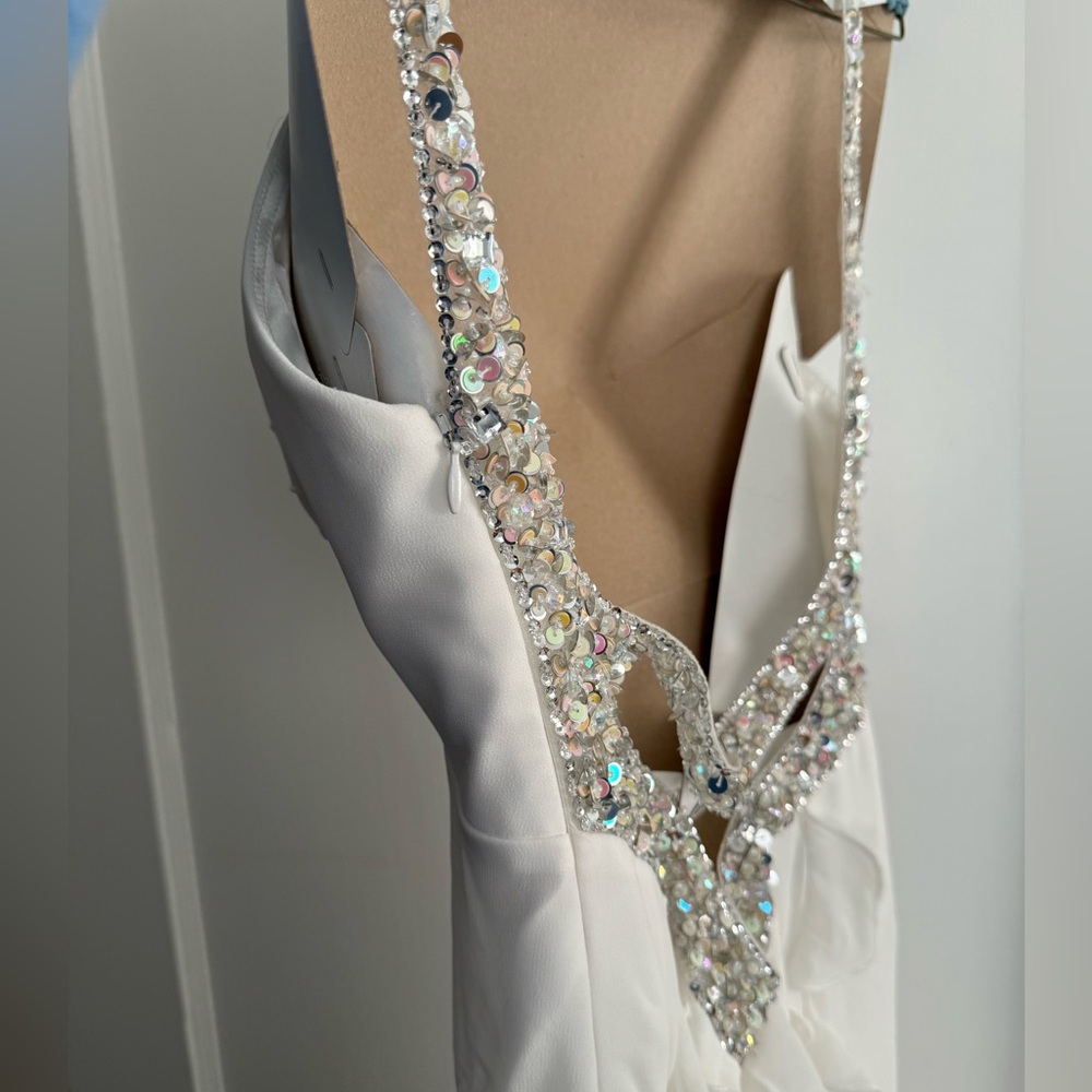 Faviana Couture White Prom Dress Size Women’s 8 - Picture 12 of 13